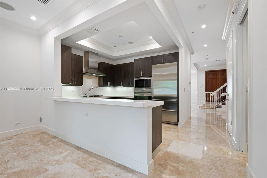 Activo con contrato: $11,000 (3 camas, 3 baños, 2678 Pies cuadrados)