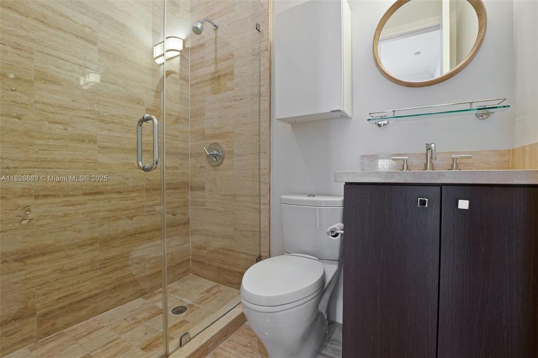 Activo con contrato: $11,000 (3 camas, 3 baños, 2678 Pies cuadrados)