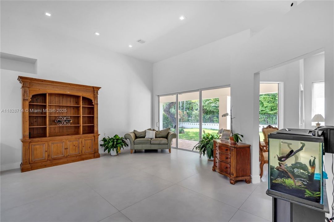 最近租的: $6,000 (4 贝兹, 2 浴室, 2536 平方英尺)