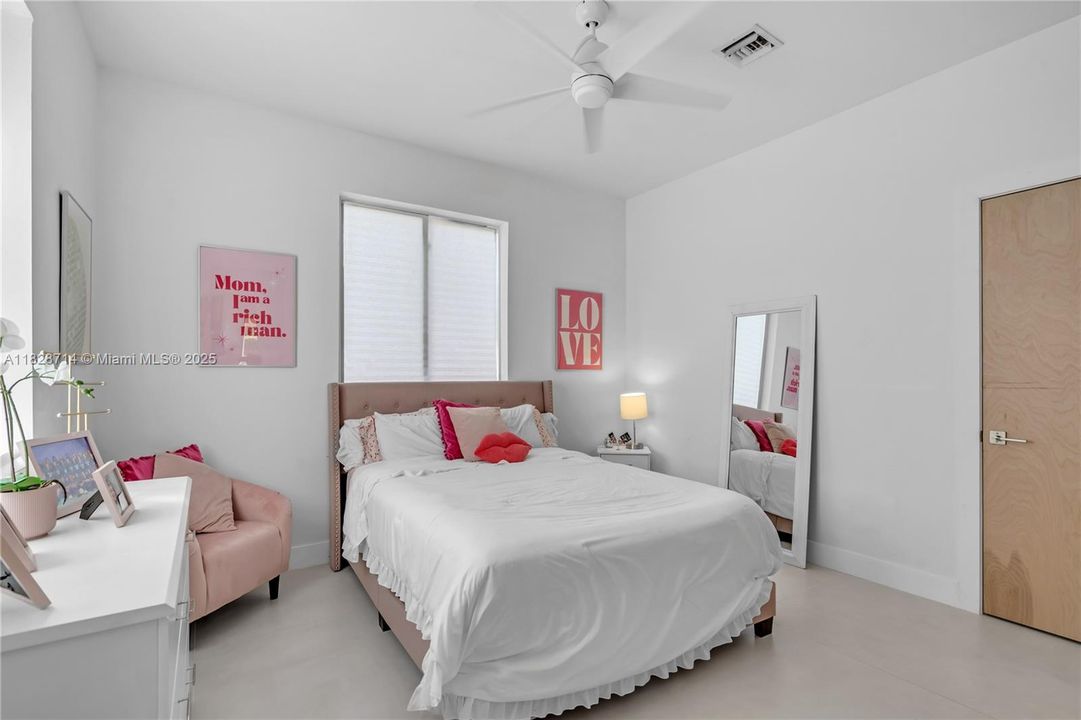 最近租的: $6,000 (4 贝兹, 2 浴室, 2536 平方英尺)