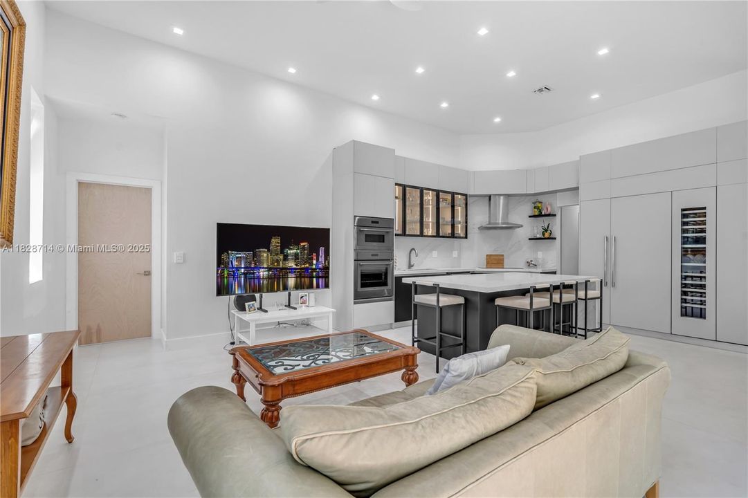 最近租的: $6,000 (4 贝兹, 2 浴室, 2536 平方英尺)