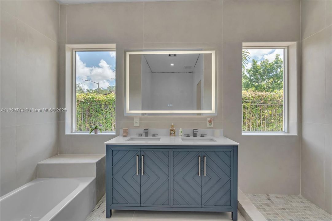 最近租的: $6,000 (4 贝兹, 2 浴室, 2536 平方英尺)