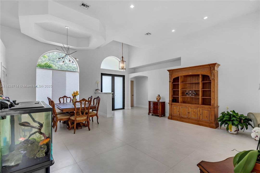 最近租的: $6,000 (4 贝兹, 2 浴室, 2536 平方英尺)