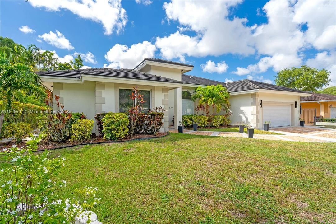 最近租的: $6,000 (4 贝兹, 2 浴室, 2536 平方英尺)