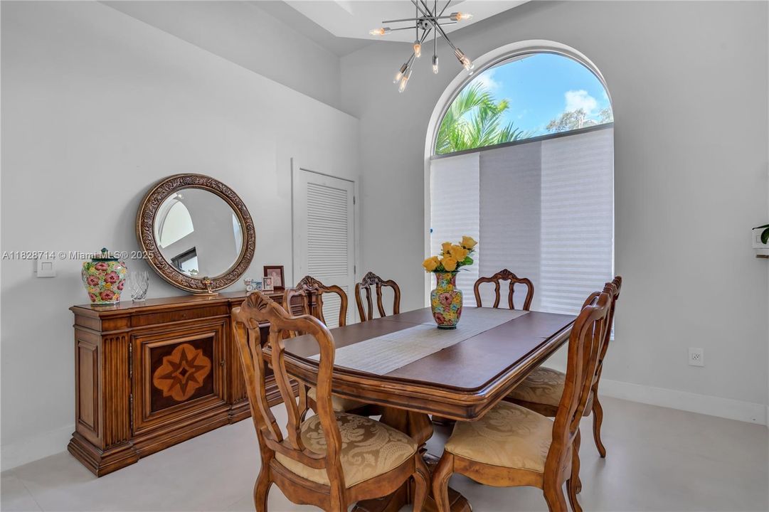 最近租的: $6,000 (4 贝兹, 2 浴室, 2536 平方英尺)