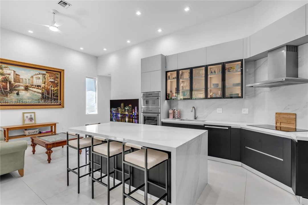 最近租的: $6,000 (4 贝兹, 2 浴室, 2536 平方英尺)