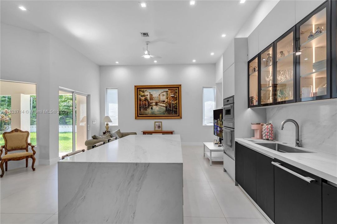 最近租的: $6,000 (4 贝兹, 2 浴室, 2536 平方英尺)