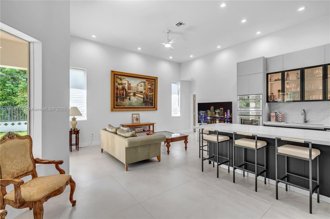 最近租的: $6,000 (4 贝兹, 2 浴室, 2536 平方英尺)