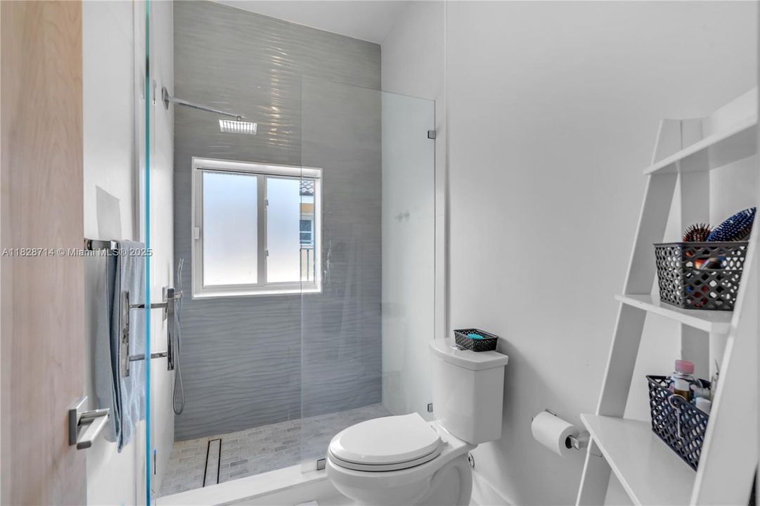 最近租的: $6,000 (4 贝兹, 2 浴室, 2536 平方英尺)