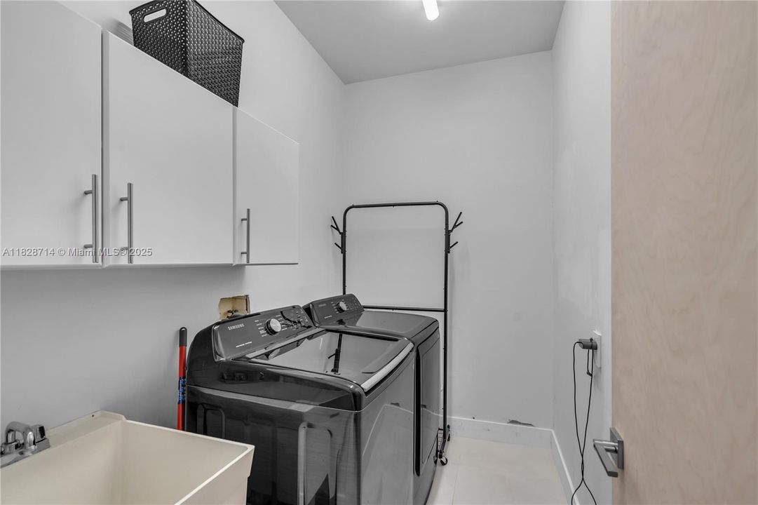 最近租的: $6,000 (4 贝兹, 2 浴室, 2536 平方英尺)