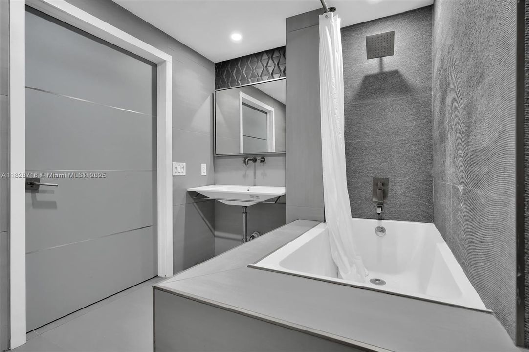 Vendido Recientemente: $845,000 (2 camas, 2 baños, 1400 Pies cuadrados)