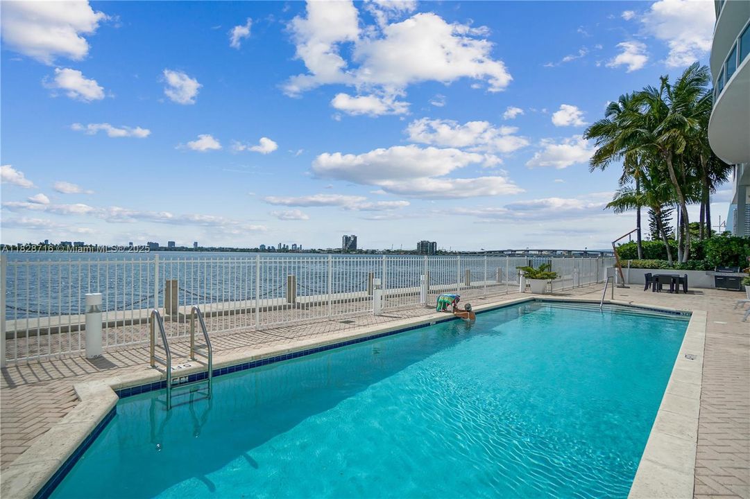 Vendido Recientemente: $845,000 (2 camas, 2 baños, 1400 Pies cuadrados)