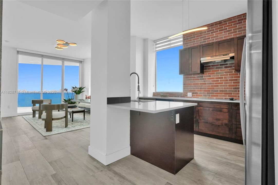 Vendido Recientemente: $845,000 (2 camas, 2 baños, 1400 Pies cuadrados)