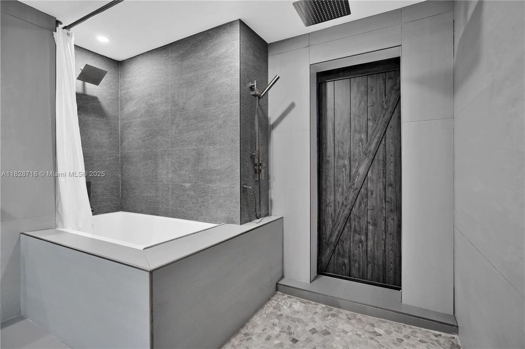 Vendido Recientemente: $845,000 (2 camas, 2 baños, 1400 Pies cuadrados)