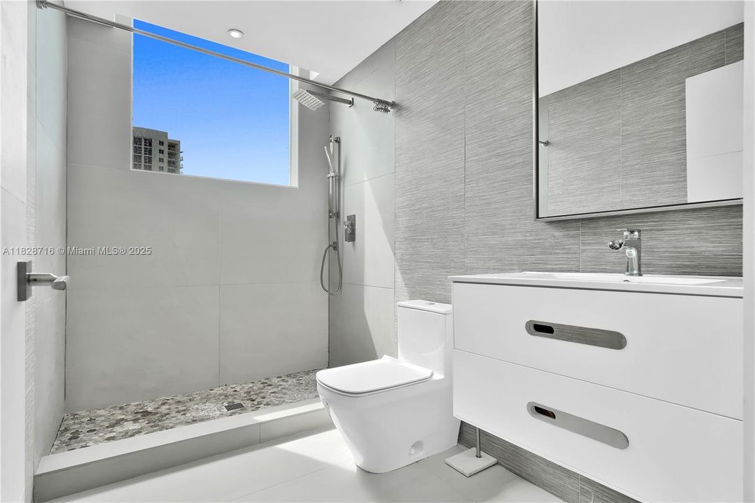 Vendido Recientemente: $845,000 (2 camas, 2 baños, 1400 Pies cuadrados)