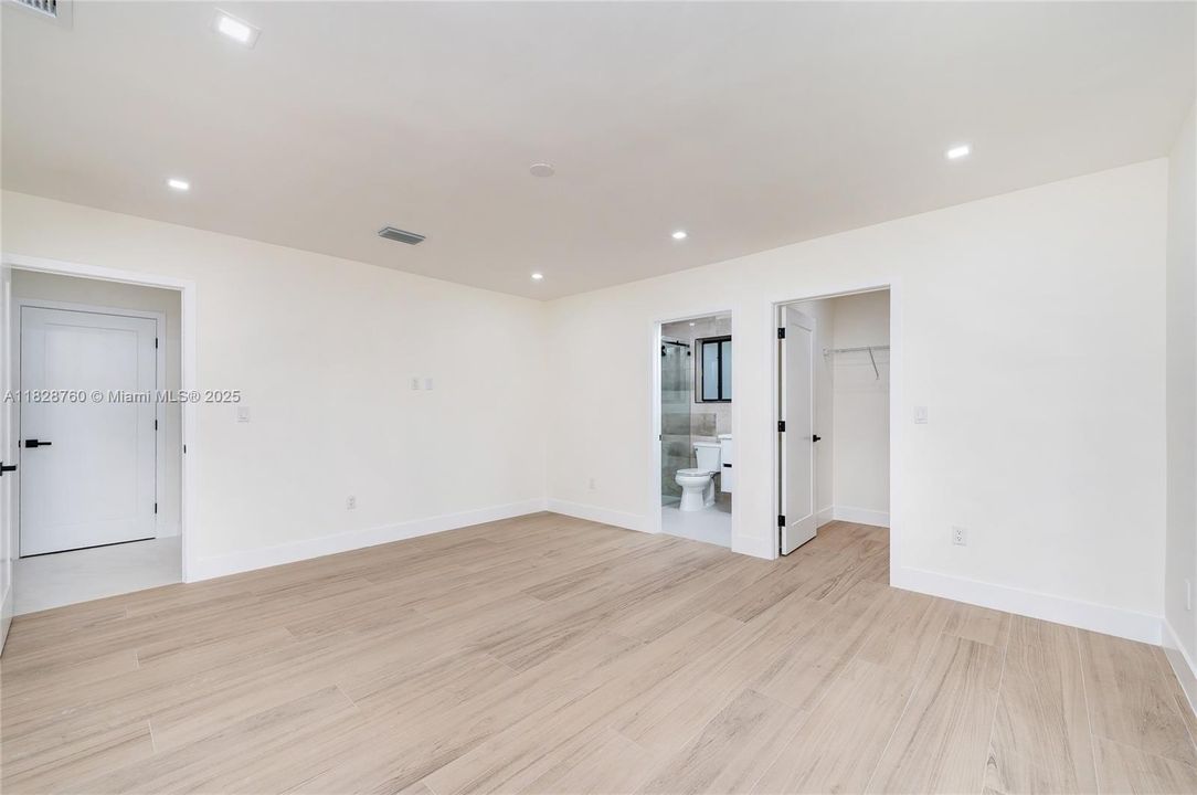 For Sale: $2,289,000 (4 beds, 4 baths, 3796 Square Feet)