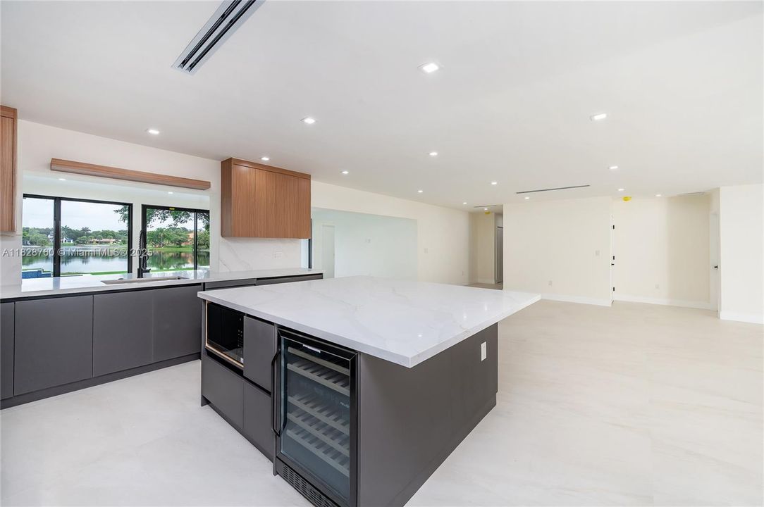 For Sale: $2,289,000 (4 beds, 4 baths, 3796 Square Feet)