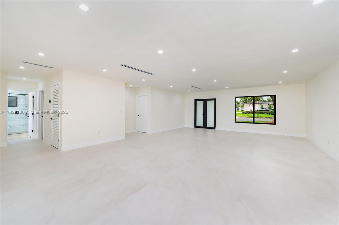 For Sale: $2,289,000 (4 beds, 4 baths, 3796 Square Feet)