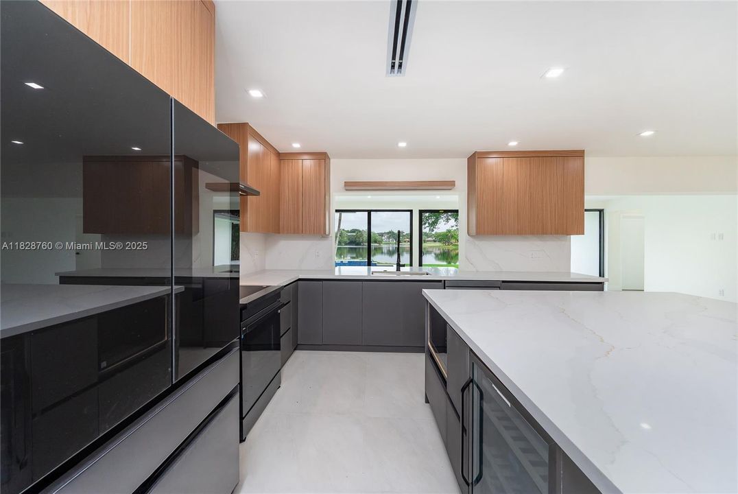 For Sale: $2,289,000 (4 beds, 4 baths, 3796 Square Feet)