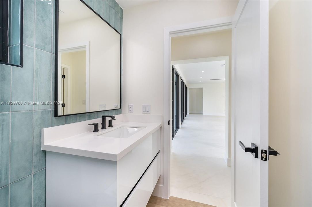 For Sale: $2,289,000 (4 beds, 4 baths, 3796 Square Feet)