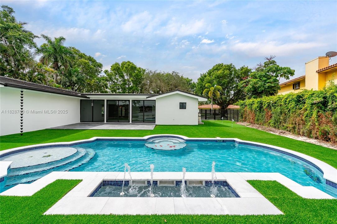 For Sale: $2,289,000 (4 beds, 4 baths, 3796 Square Feet)