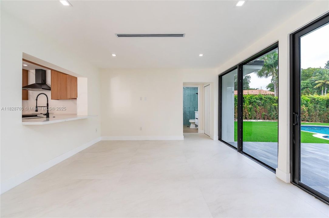 For Sale: $2,289,000 (4 beds, 4 baths, 3796 Square Feet)