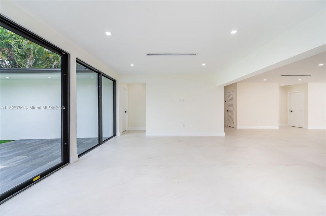 For Sale: $2,289,000 (4 beds, 4 baths, 3796 Square Feet)