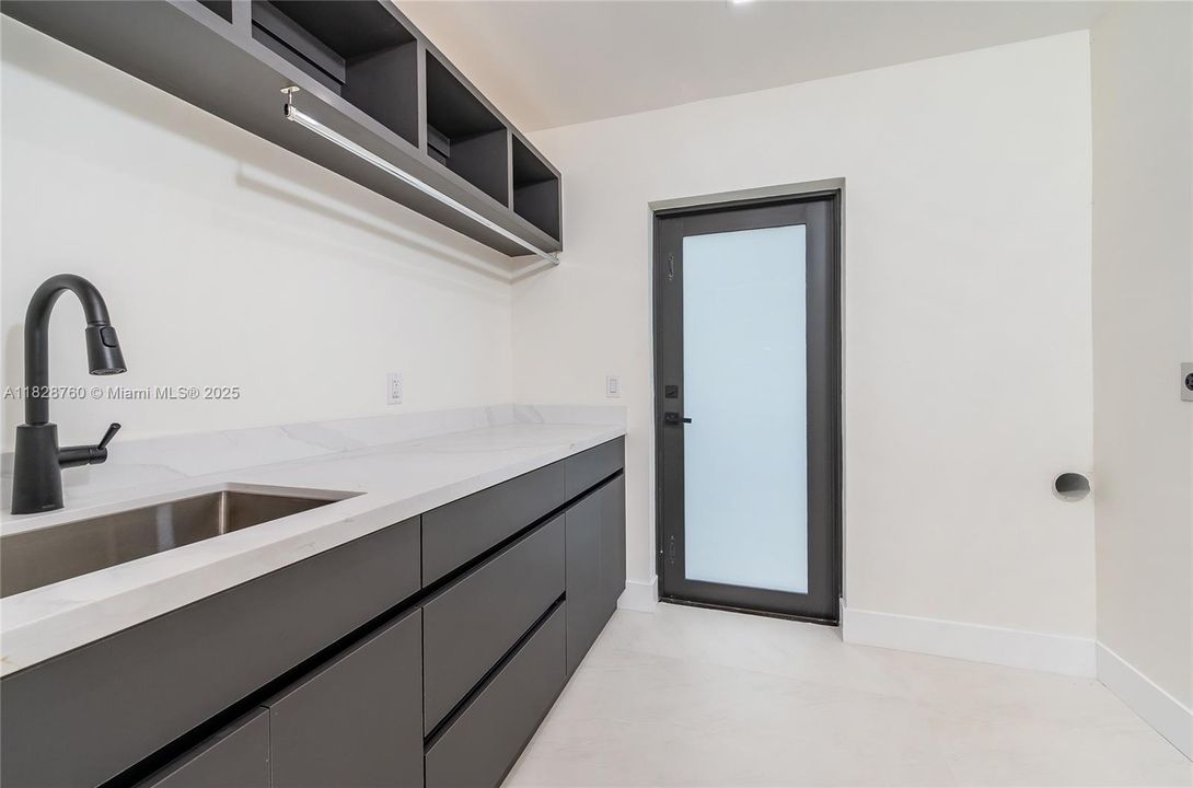 For Sale: $2,289,000 (4 beds, 4 baths, 3796 Square Feet)