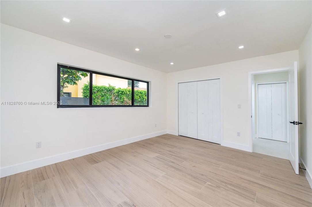 For Sale: $2,289,000 (4 beds, 4 baths, 3796 Square Feet)