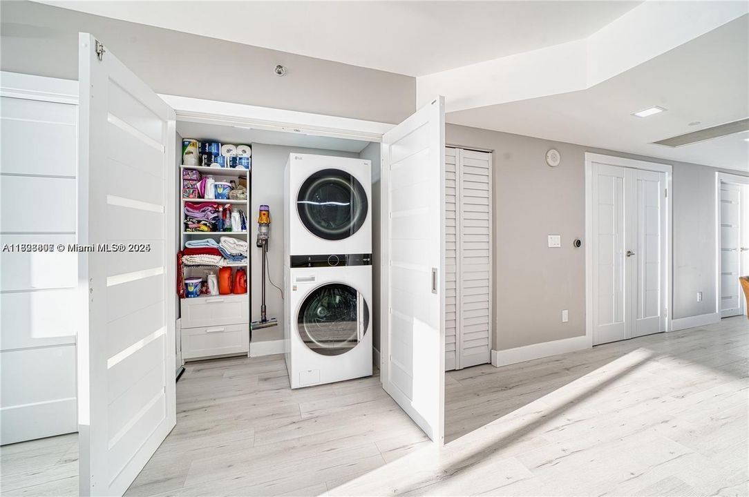 На продажу: $1,225,000 (3 спален, 3 ванн, 1571 Квадратных фут)