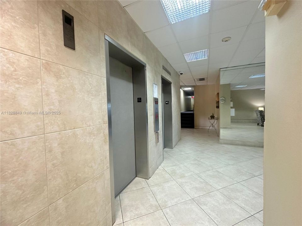 For Sale: $170,000 (1 beds, 1 baths, 690 Square Feet)