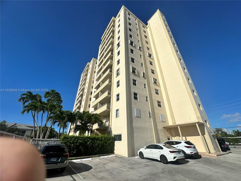 For Sale: $170,000 (1 beds, 1 baths, 690 Square Feet)