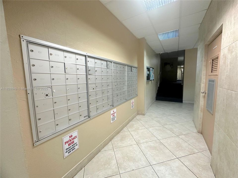 For Sale: $170,000 (1 beds, 1 baths, 690 Square Feet)