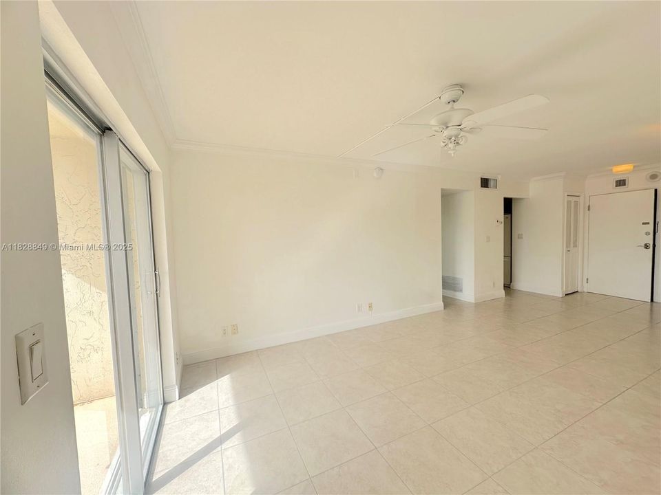 For Sale: $170,000 (1 beds, 1 baths, 690 Square Feet)