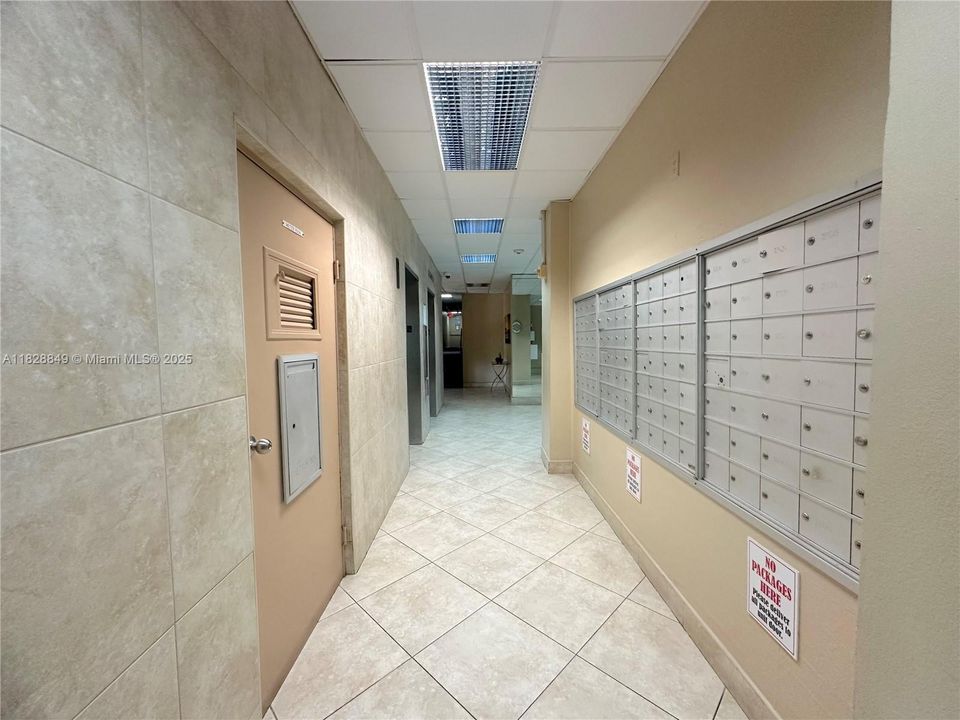 For Sale: $170,000 (1 beds, 1 baths, 690 Square Feet)