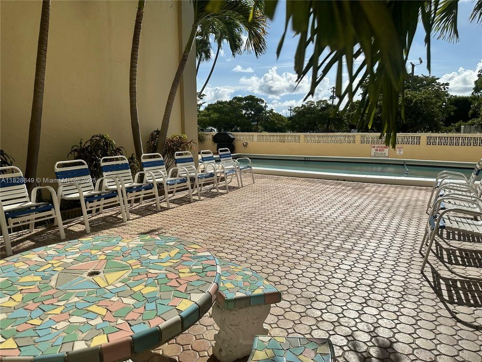 For Sale: $170,000 (1 beds, 1 baths, 690 Square Feet)