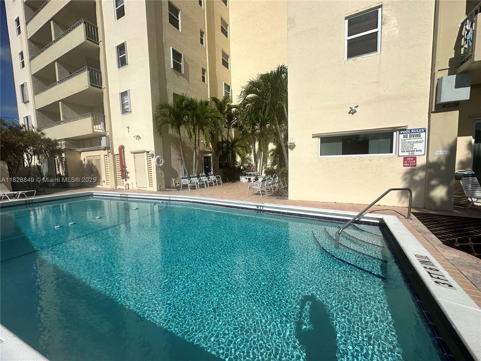 For Sale: $170,000 (1 beds, 1 baths, 690 Square Feet)