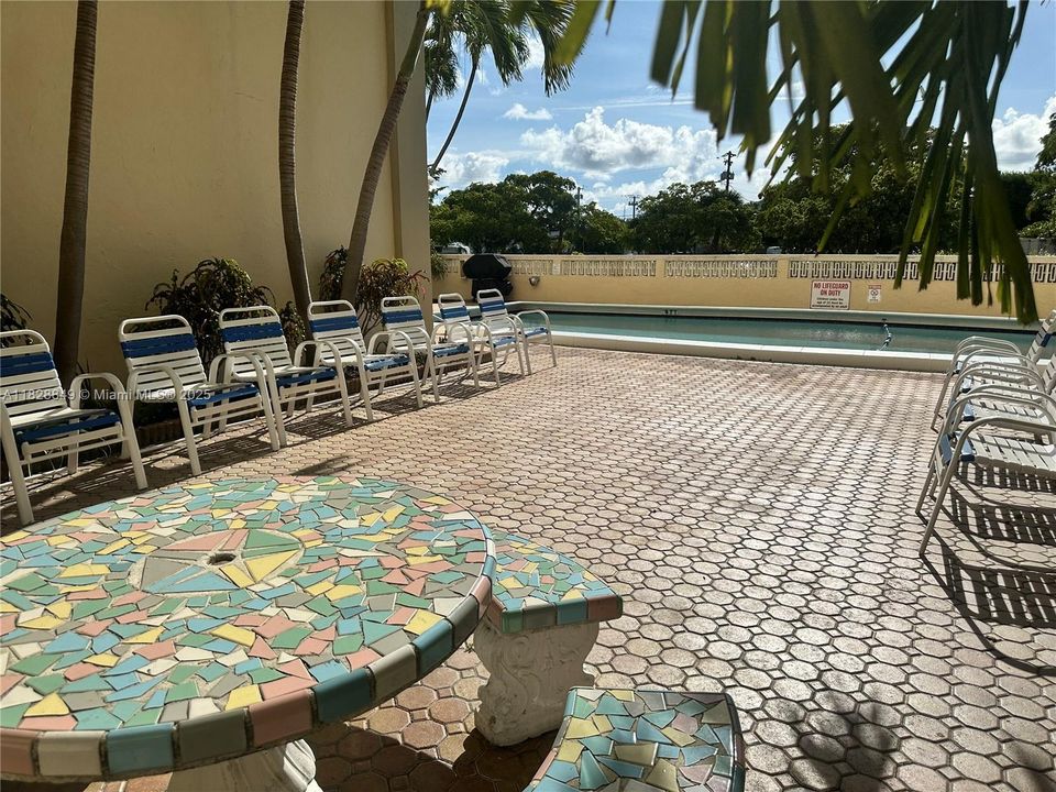 For Sale: $170,000 (1 beds, 1 baths, 690 Square Feet)