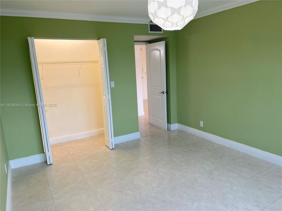 For Sale: $170,000 (1 beds, 1 baths, 690 Square Feet)