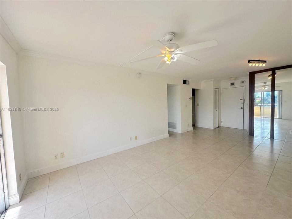 For Sale: $170,000 (1 beds, 1 baths, 690 Square Feet)