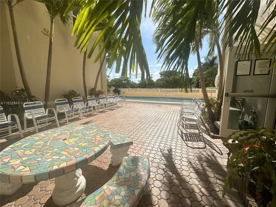 For Sale: $170,000 (1 beds, 1 baths, 690 Square Feet)