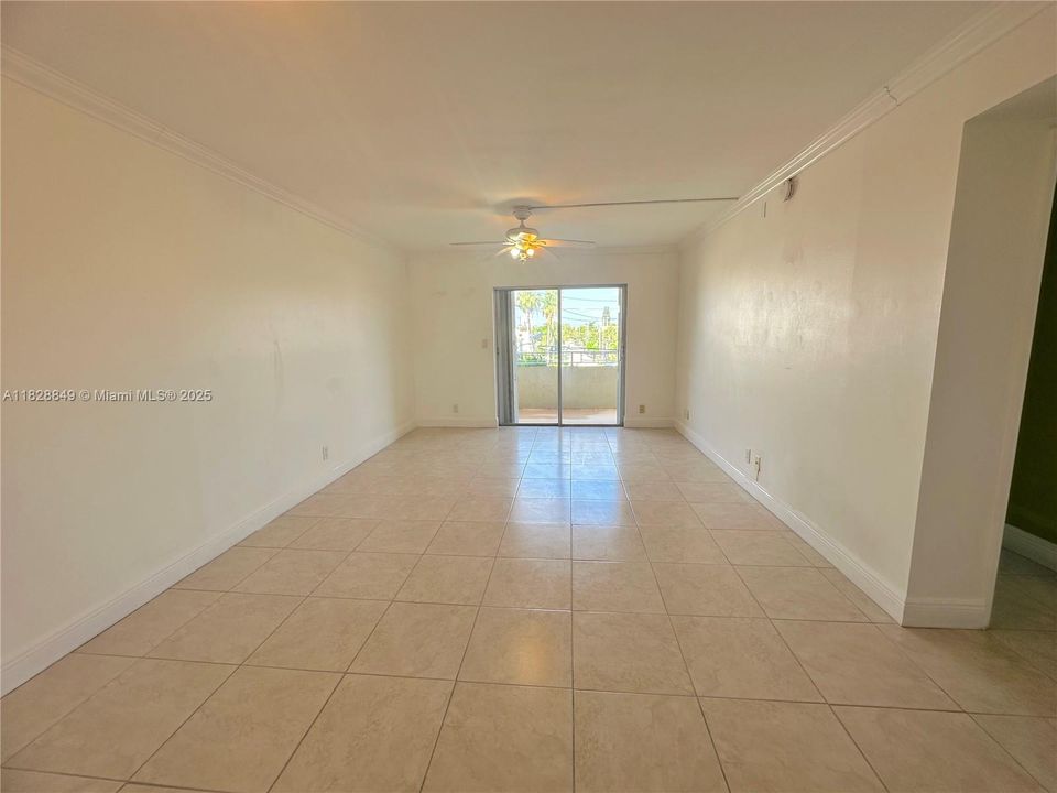 For Sale: $170,000 (1 beds, 1 baths, 690 Square Feet)