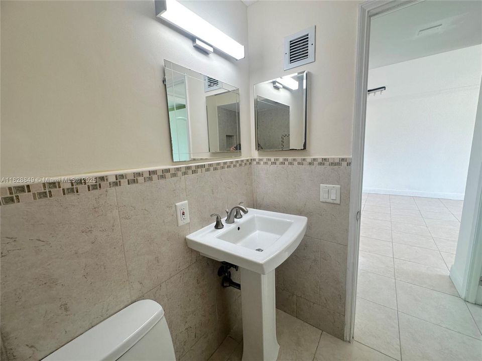 For Sale: $170,000 (1 beds, 1 baths, 690 Square Feet)