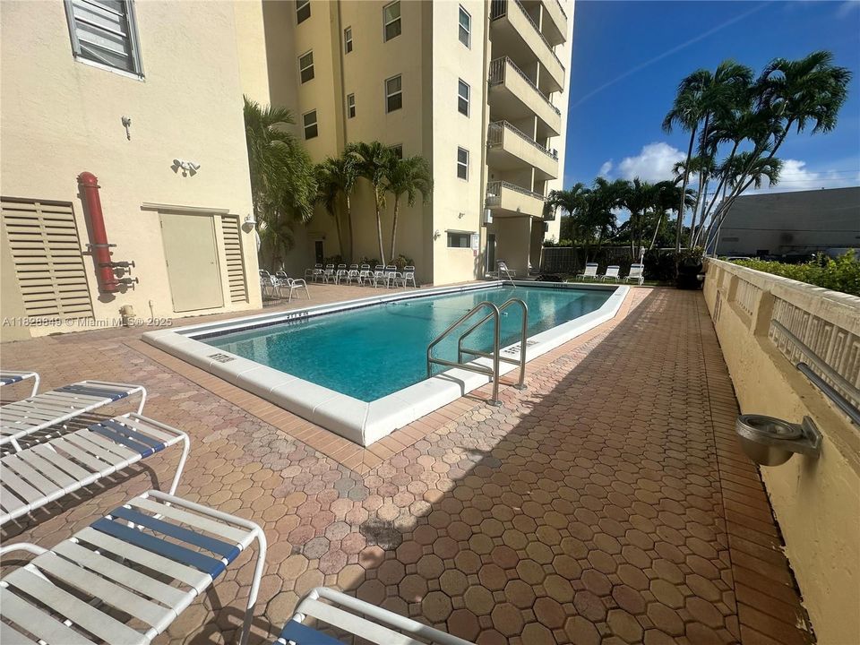 For Sale: $170,000 (1 beds, 1 baths, 690 Square Feet)