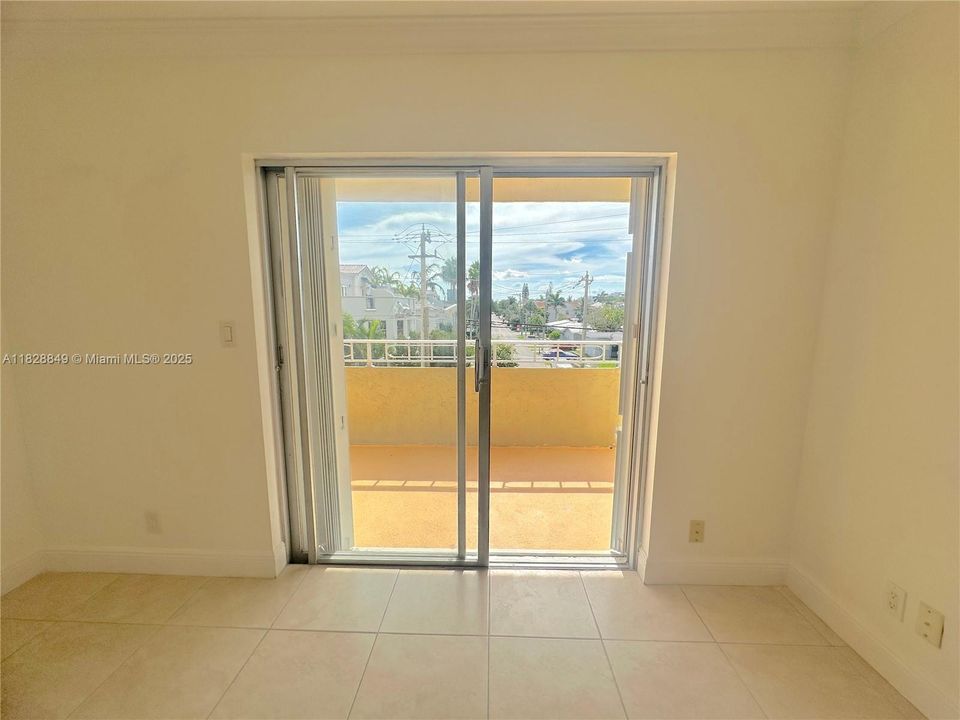 For Sale: $170,000 (1 beds, 1 baths, 690 Square Feet)