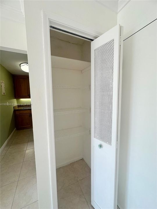 For Sale: $170,000 (1 beds, 1 baths, 690 Square Feet)