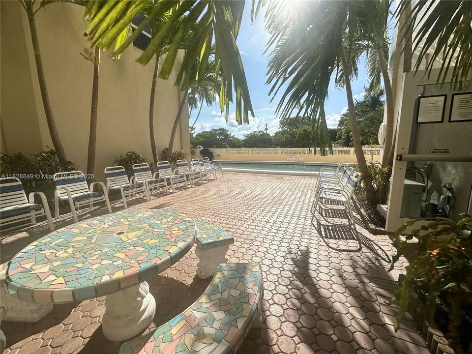 For Sale: $170,000 (1 beds, 1 baths, 690 Square Feet)