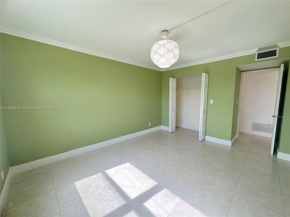 For Sale: $170,000 (1 beds, 1 baths, 690 Square Feet)