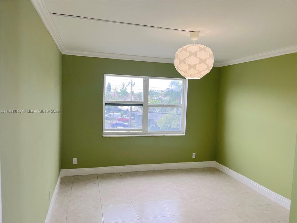 For Sale: $170,000 (1 beds, 1 baths, 690 Square Feet)