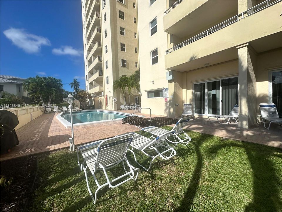 For Sale: $170,000 (1 beds, 1 baths, 690 Square Feet)